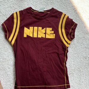 Medium vintage style, Nike T-shirt